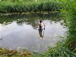 Visplaatsen vrijgemaakt in gracht Elden